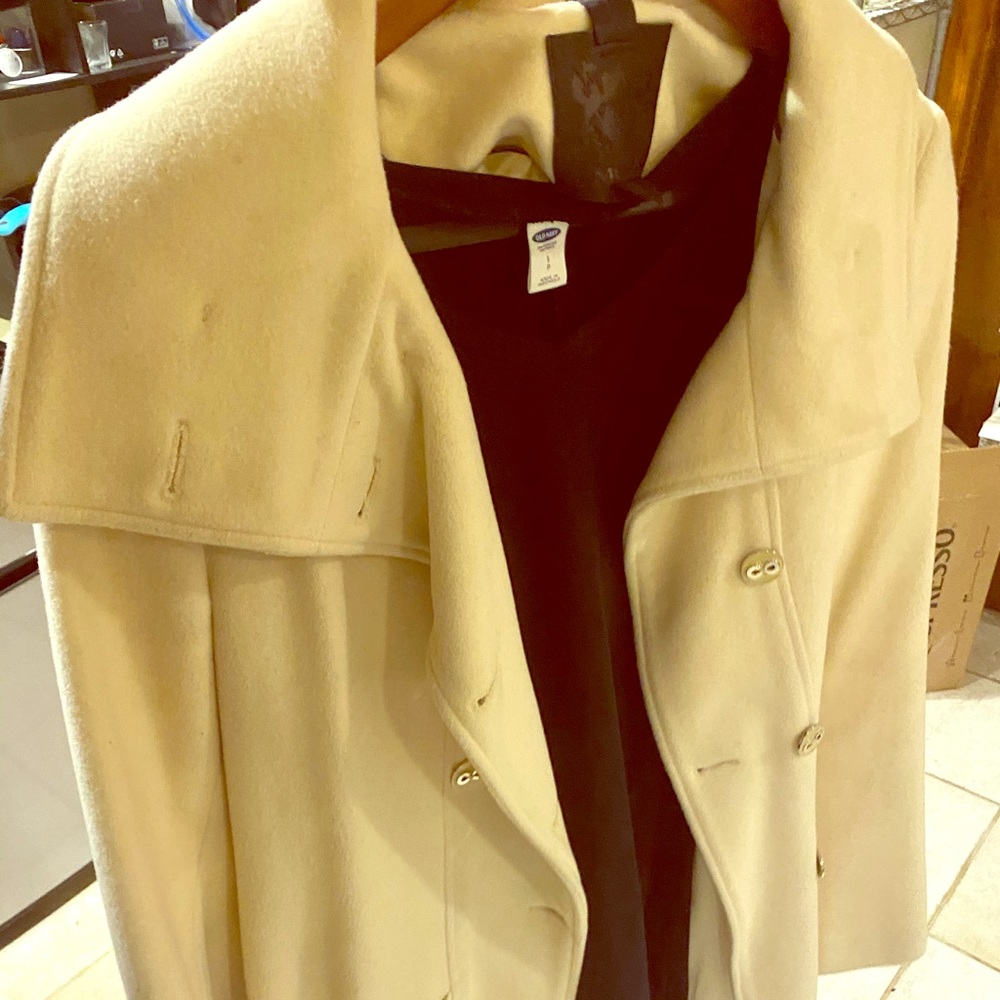Gorgeous LIKE NEW Mackage White/Cream Wool Coat.